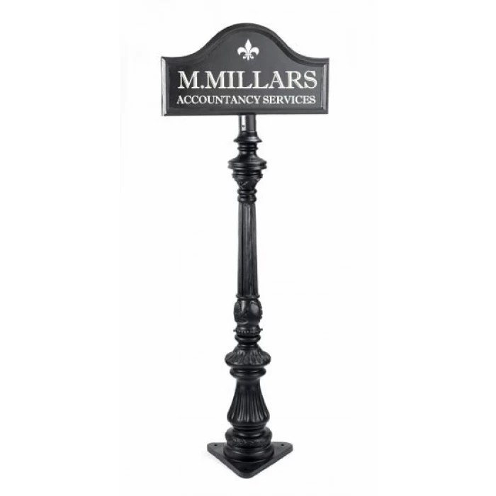 The “Hampton” Signpost 4 The “Hampton” Signpost - Image 2