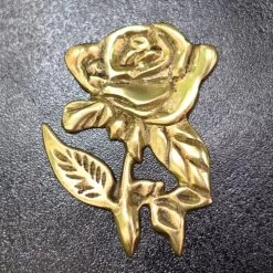 Deluxe Polished Brass “Tudor Rose” Wall Mounted Post Box -House Sign Discount Store lb1009 tudor rose post box close up detailed image of rose motif